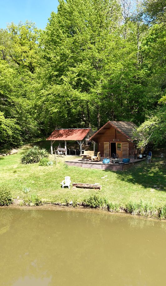 Photo 2/10 — Chalet « Petit chalet et étang à Moffans-et-Vacheresse » à Moffans-et-Vacheresse Haute-Saône