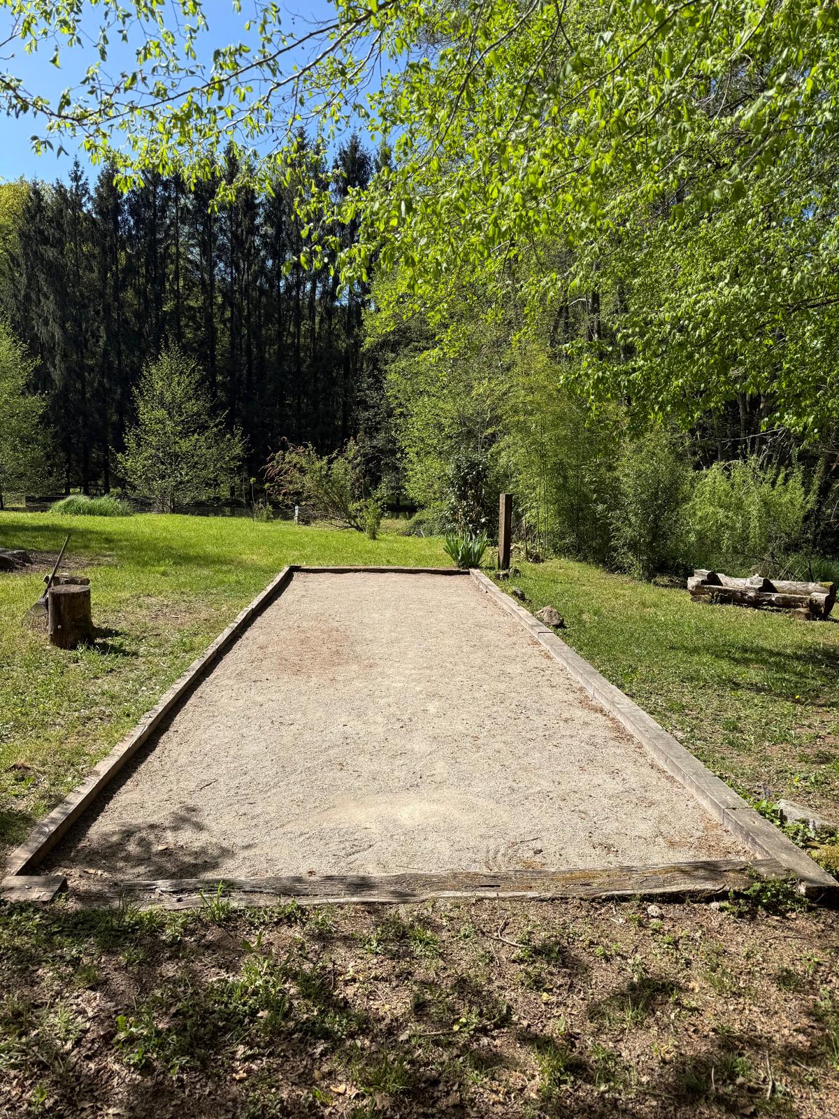Photo 4/10 — Chalet « Petit chalet et étang à Moffans-et-Vacheresse » à Moffans-et-Vacheresse Haute-Saône