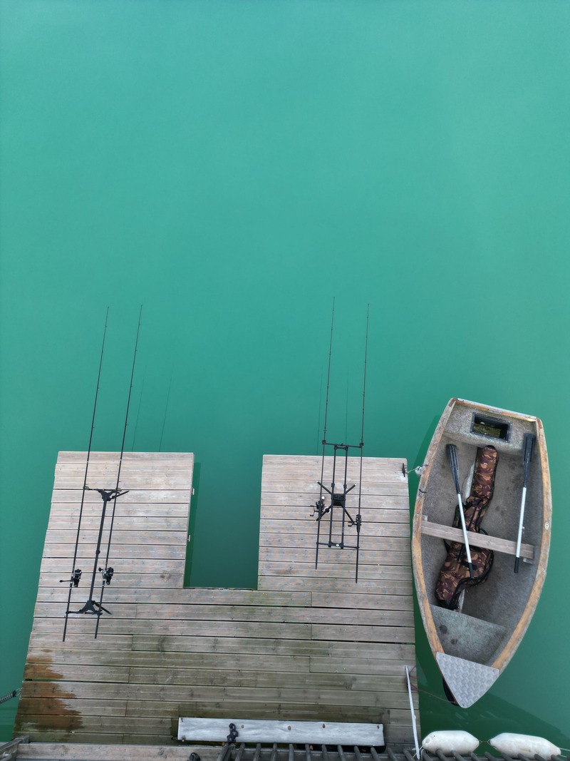 Photo 6/10 — Lodge « Lodge flottant sur étang privé, près d’Orange » à Orange Vaucluse