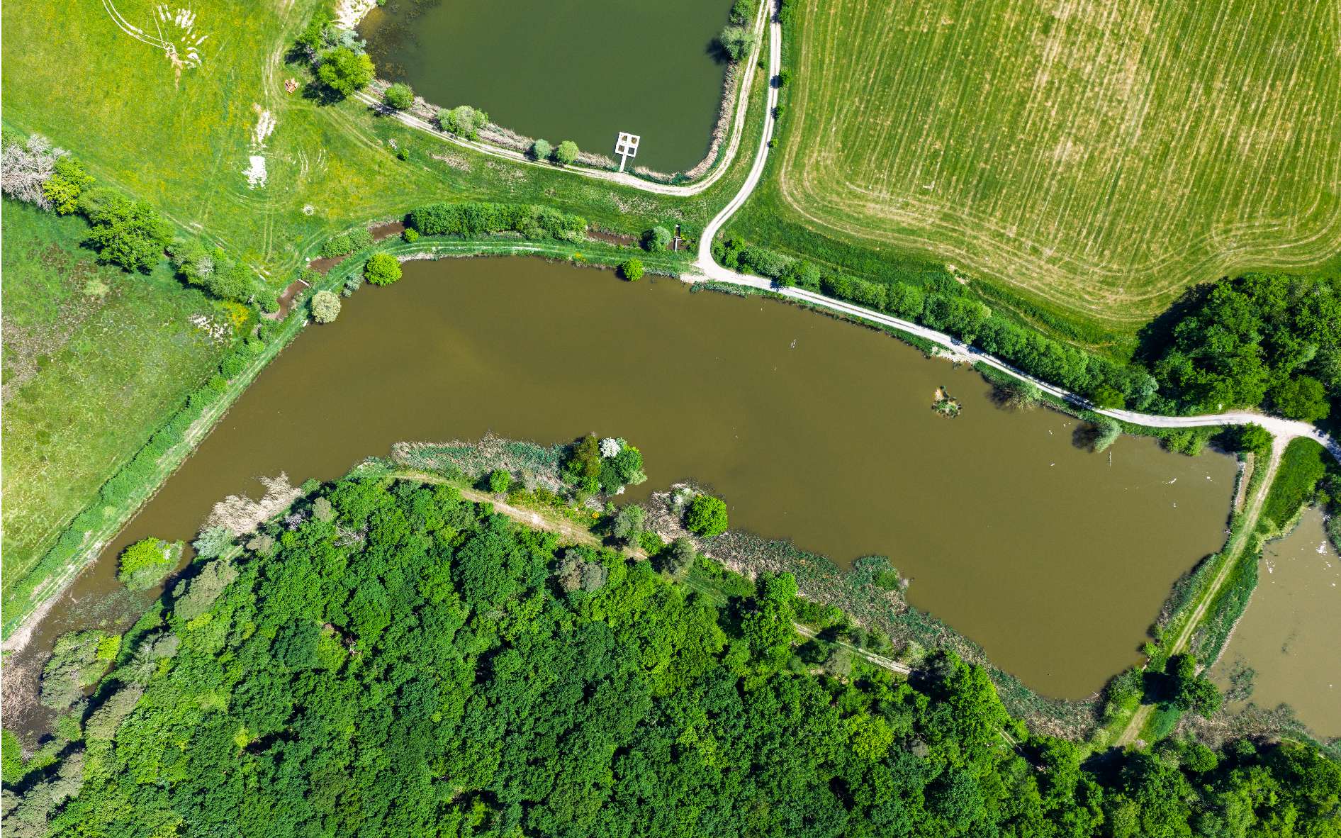 Photo 6/10 — Roulotte « Roulotte au bord de 4 étangs, Gueugnon » à Gueugnon Saône-et-Loire