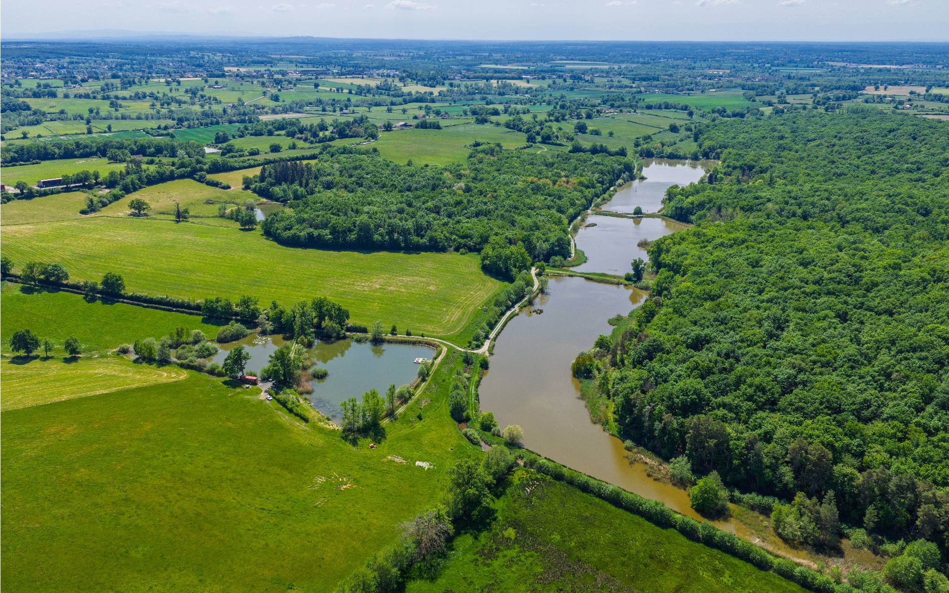 Photo 7/10 — Roulotte « Roulotte au bord de 4 étangs, Gueugnon » à Gueugnon Saône-et-Loire