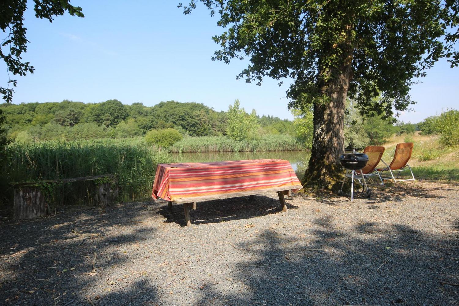 Photo 4/10 — Roulotte « Roulotte au bord de 4 étangs, Gueugnon » à Gueugnon Saône-et-Loire