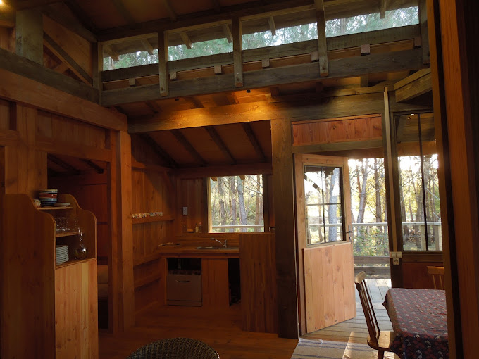 Photo 6/10 — Cabane sur pilotis « Cabane sur pilotis et étang, Bonnes » à Bonnes Charente