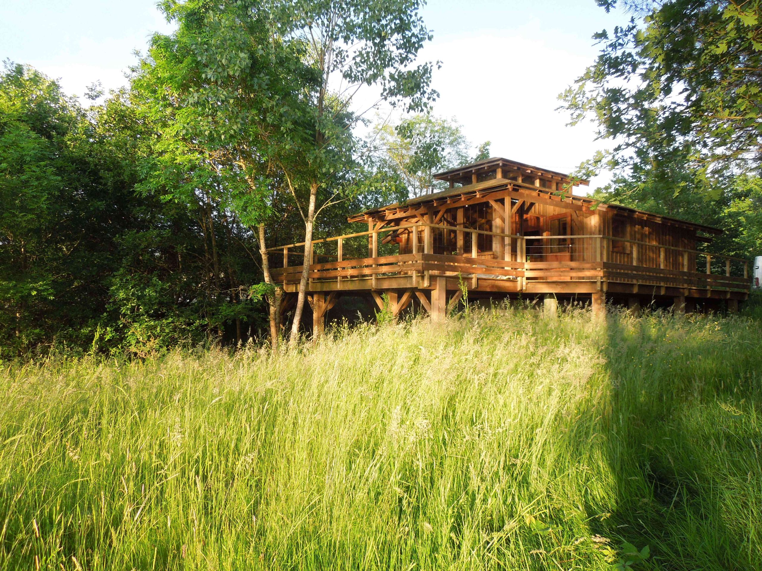 Photo 9/10 — Cabane sur pilotis « Cabane sur pilotis et étang, Bonnes » à Bonnes Charente