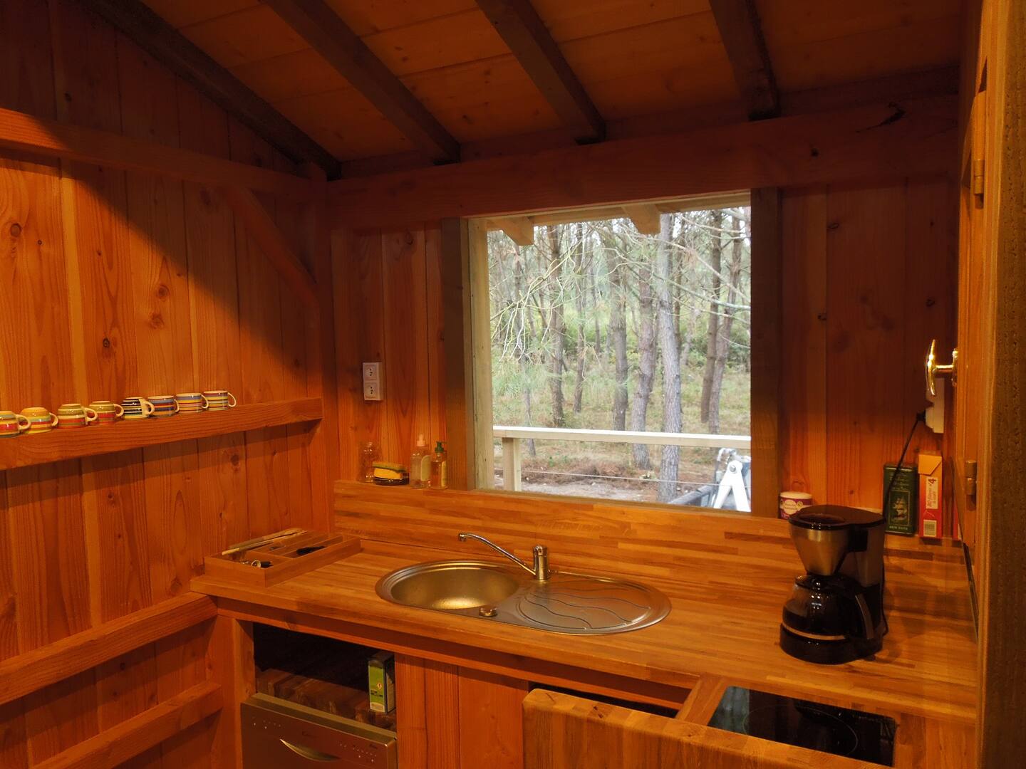 Photo 7/10 — Cabane sur pilotis « Cabane sur pilotis et étang, Bonnes » à Bonnes Charente