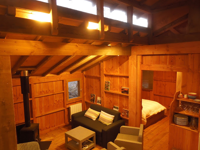 Photo 3/10 — Cabane sur pilotis « Cabane sur pilotis et étang, Bonnes » à Bonnes Charente