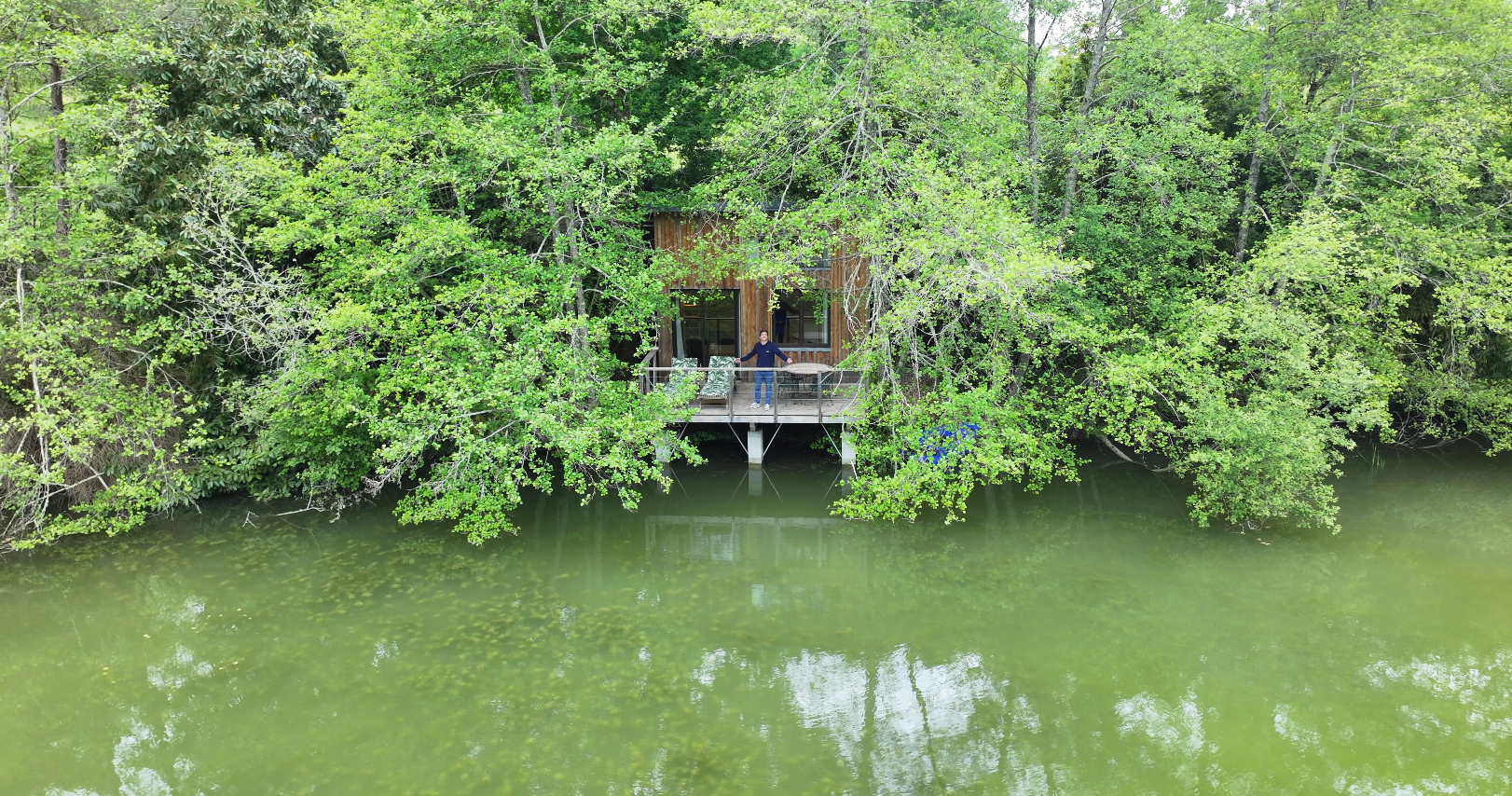 Cabane « Cabane dans les bambous, étang à Gurat » — Gurat (Charente)