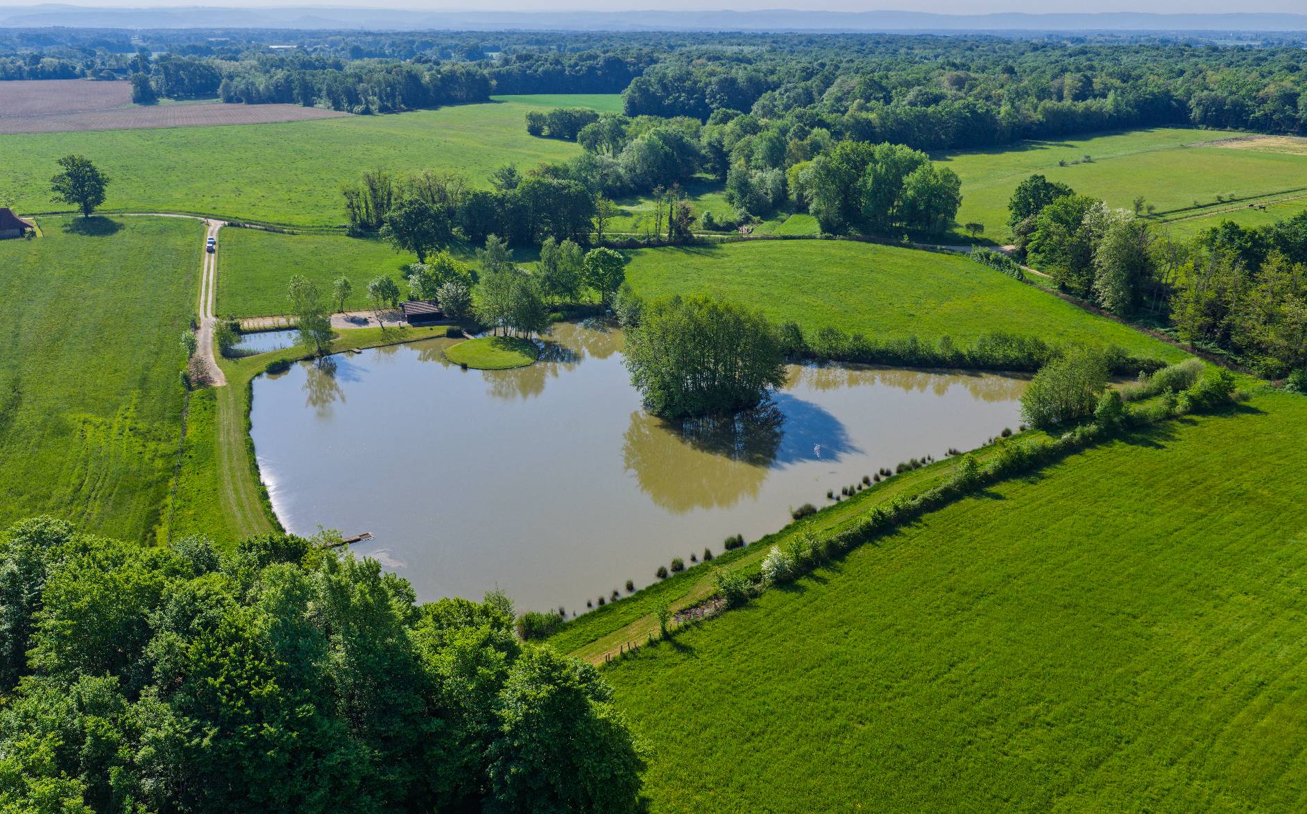 Photo 2/10 — Cabane « Cabane de pêche rustique, près de Lons » à Vincent-Froideville Jura