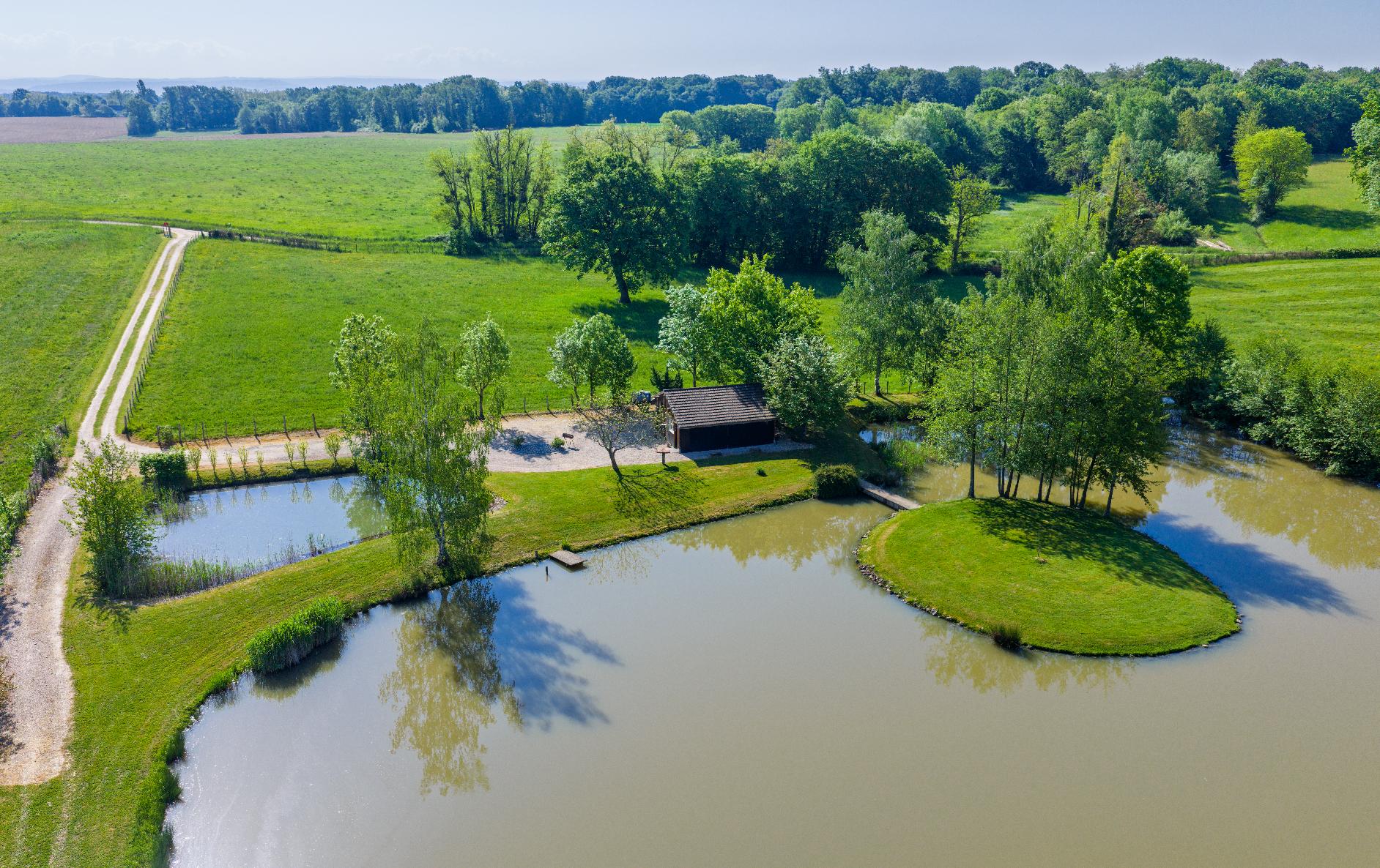 Photo 4/10 — Cabane « Cabane de pêche rustique, près de Lons » à Vincent-Froideville Jura