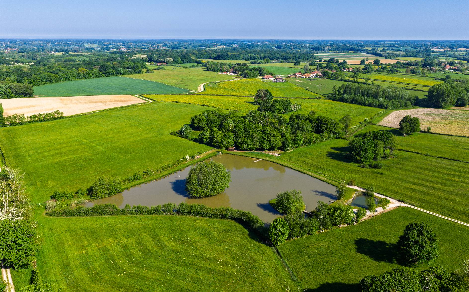 Photo 3/10 — Cabane « Cabane de pêche rustique, près de Lons » à Vincent-Froideville Jura