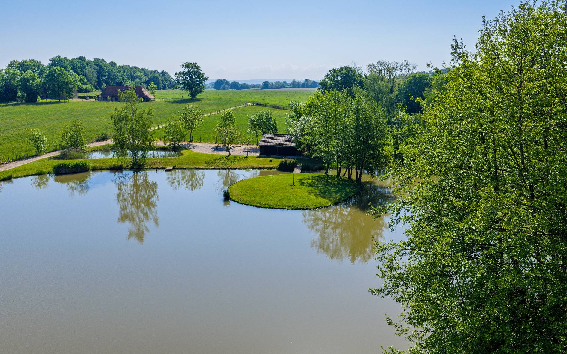 Photo 5/10 — Cabane « Cabane de pêche rustique, près de Lons » à Vincent-Froideville Jura