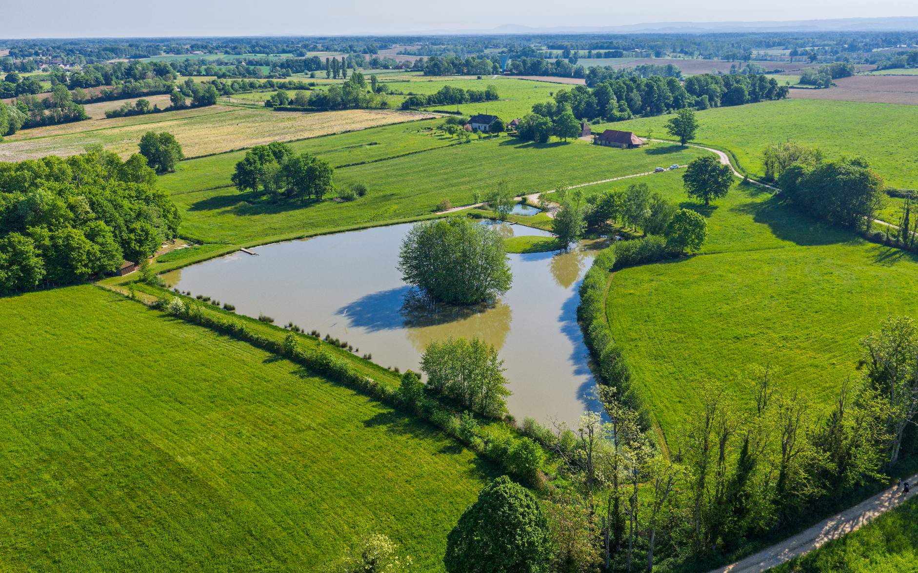 Photo 9/10 — Cabane « Cabane de pêche rustique, près de Lons » à Vincent-Froideville Jura