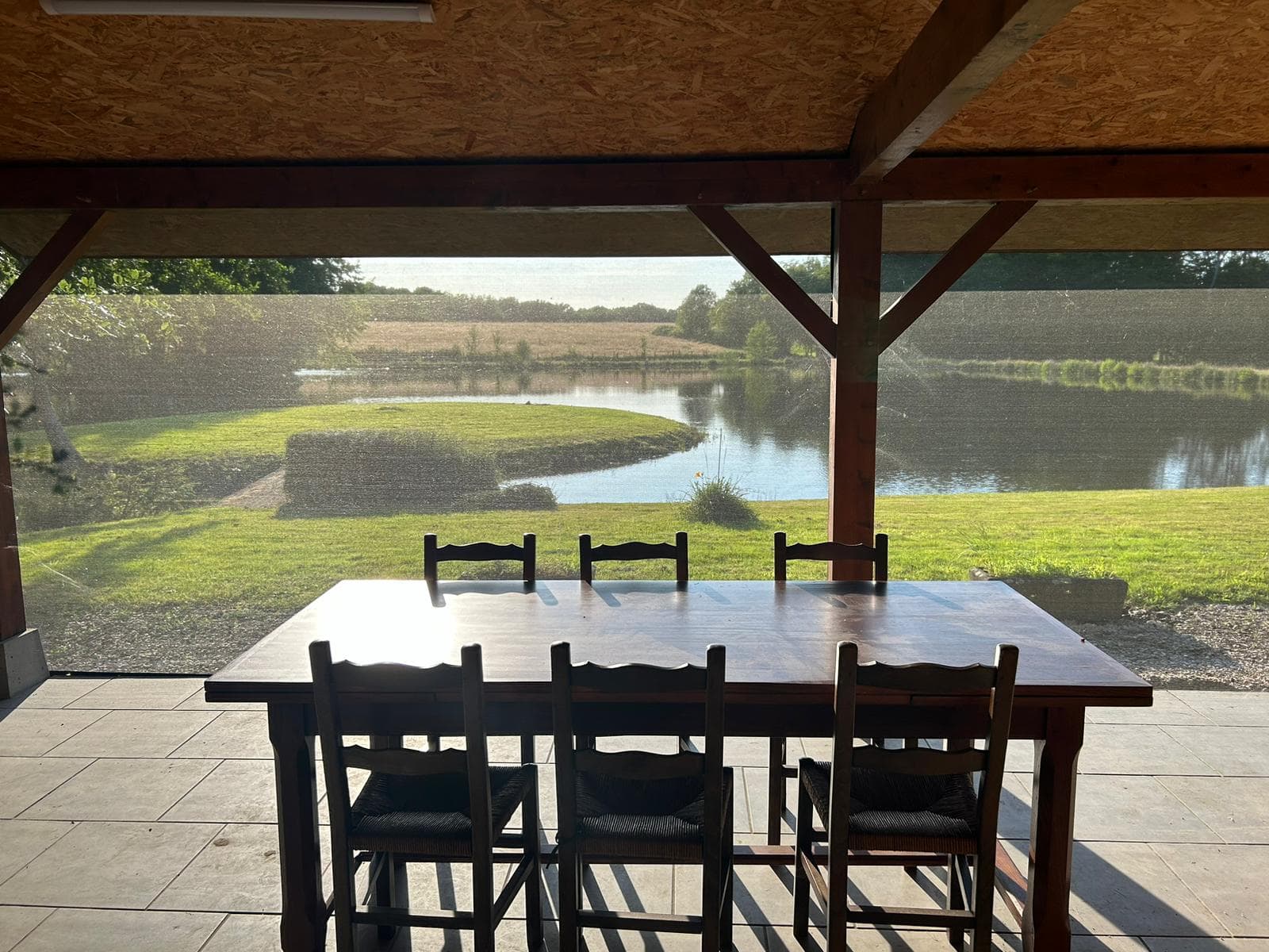 Photo 6/10 — Cabane « Cabane de pêche rustique, près de Lons » à Vincent-Froideville Jura