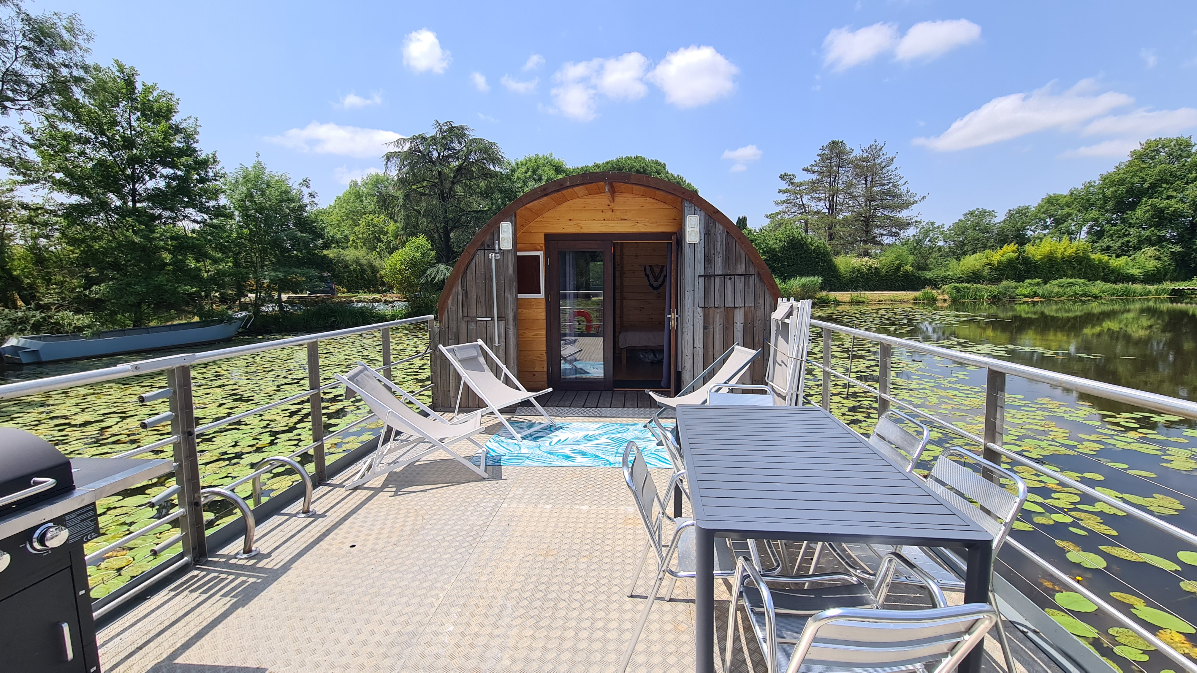 Photo 3/10 — Bateau « Bateau-cabane privatif à Chavagnes-les-Redoux » à Chavagnes-les-Redoux Vendée